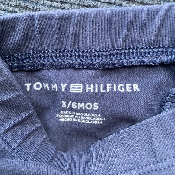 Tommy Hilfiger girl leggings 3-6m - Picture 2 of 2